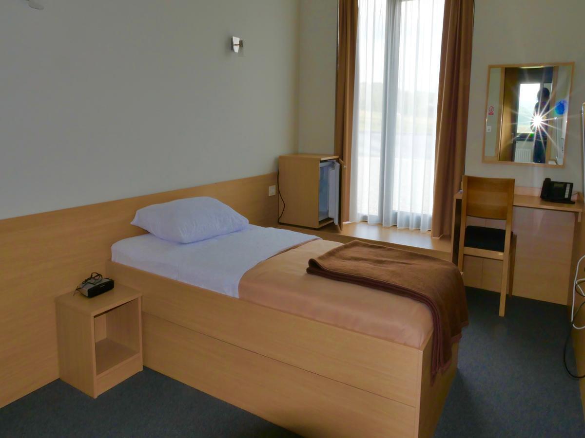 Hotel Lika Jug Brinje Dış mekan fotoğraf